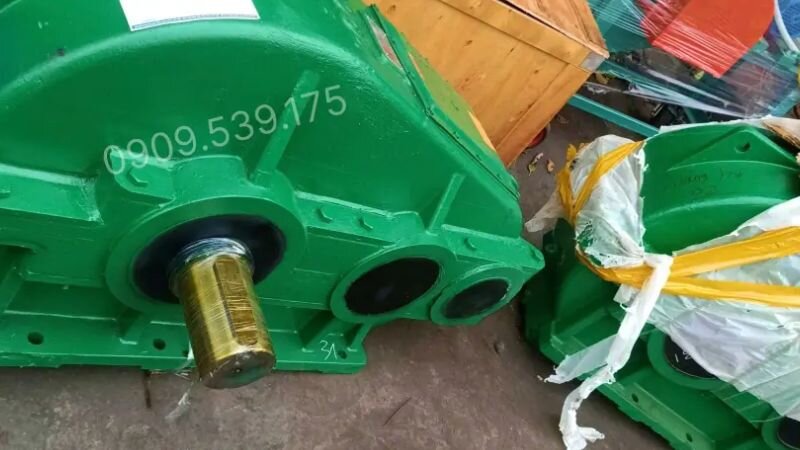 Hộp giảm tốc ZQ 200.