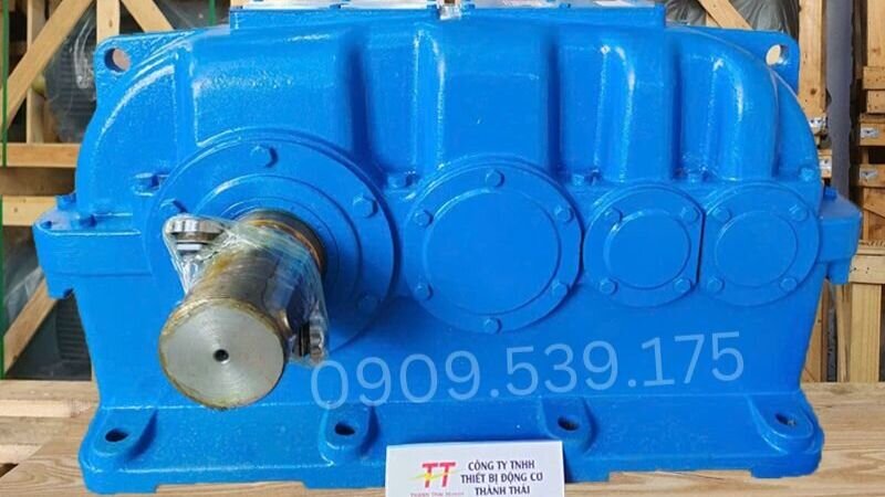 Hộp giảm tốc ZQ 2 cấp là một loại hộp giảm tốc được thiết kế để giảm tốc độ vòng quay của động cơ điện và tăng mô-men xoắn đầu ra
