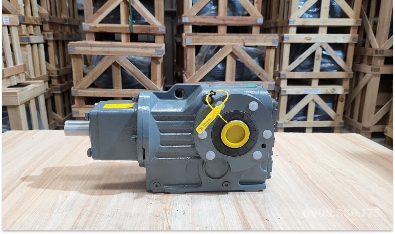 Hộp giảm tốc S trục vuông góc với bánh răng trục vít