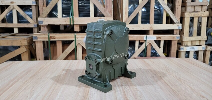Hộp giảm tốc trục vít WPA 80 có thiết kế nhỏ gọn, chất liệu bền bỉ, hoạt động êm ái