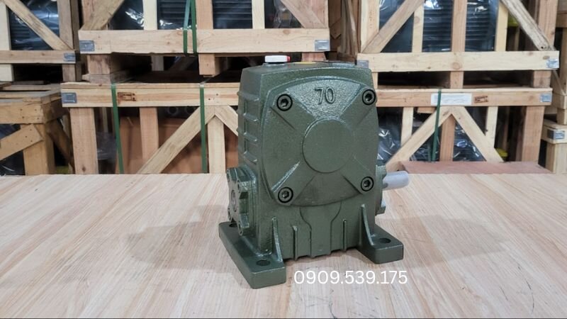 Lắp đặt lệch tâm, kẹt tải đột ngột, sốc nhiệt hoặc khuyết tật do gang đúc kém.