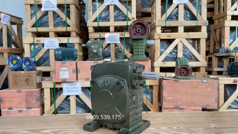 Chọn công suất motor để phù hợp với hộp số giảm tốc.