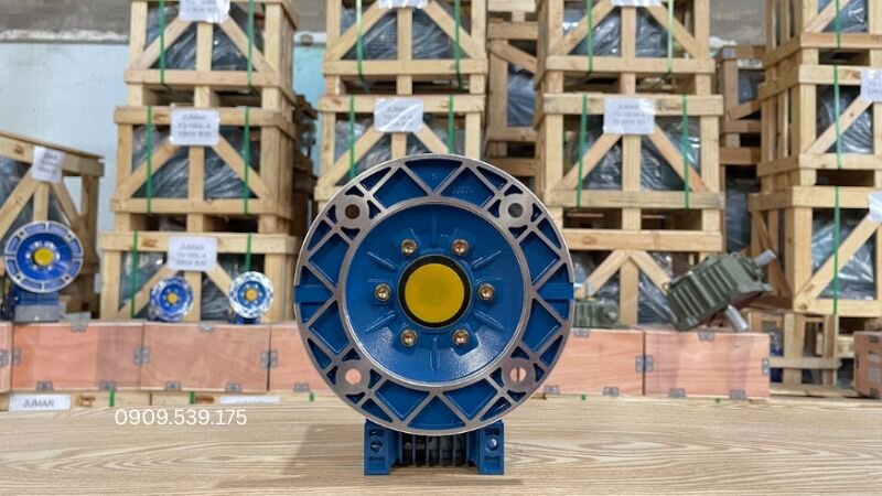 Kiểm tra các lỗi khi thay dầu hộp giảm tốc NMRV như thiếu dầu, dư dầu và rò rỉ dầu